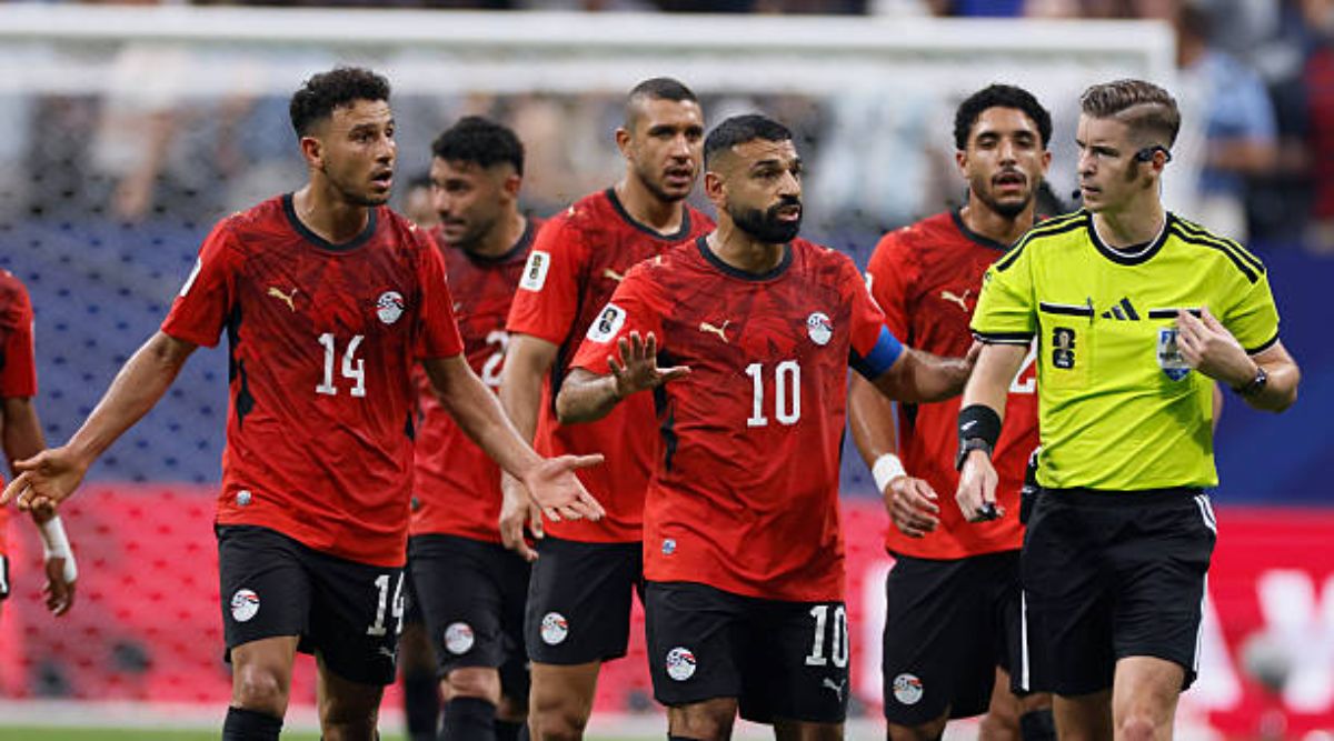 ATLANTA, GEORGIA - JULY 7: Mohamed Salah and team-mates of Egypt complain to Referee Francois Letexier during the FIFA World Cup 2026 match between Argentina and Egypt at Atlanta Stadium on July 7, 2026 in Atlanta, in United States. (Photo by Richard Sellers/Sportsphoto/Allstar via Getty Images)