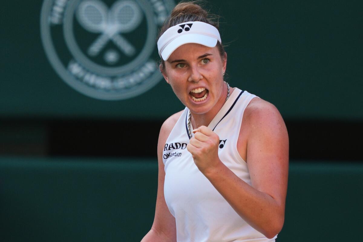 Linda Noskova roars in celebration during her three-set victory over Karolina Muchova in the 2026 Wimbledon Championships women's singles final on Centre Court in London, England on July 11, 2026 at 11:33 PM. Photo: Kin Cheung/AP