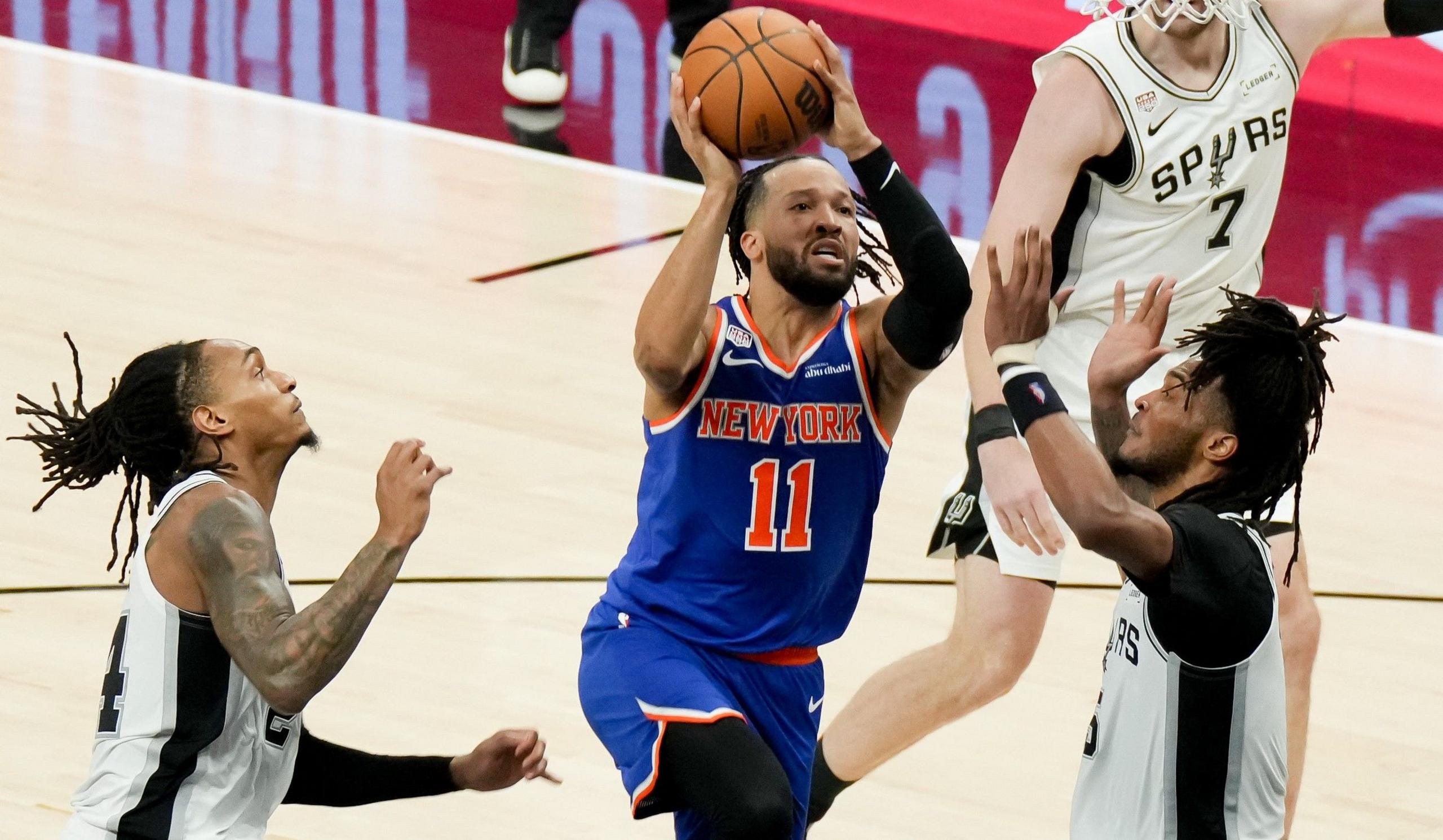 Jalen Brunson during a historic regular-season matchup in Frost Bank Center, San Antonio, March 29, 2024