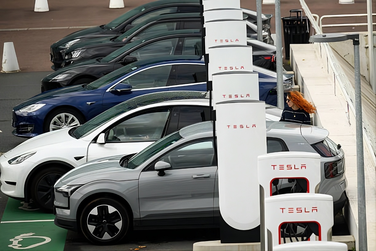 A row of Tesla Supercharger pedestals stands ready for electric vehicle charging in Fussen, Swabia, Bavaria, Germany on February 7, 2026 at 8:21 PM. Photo: Michael Nguyen/Getty Images