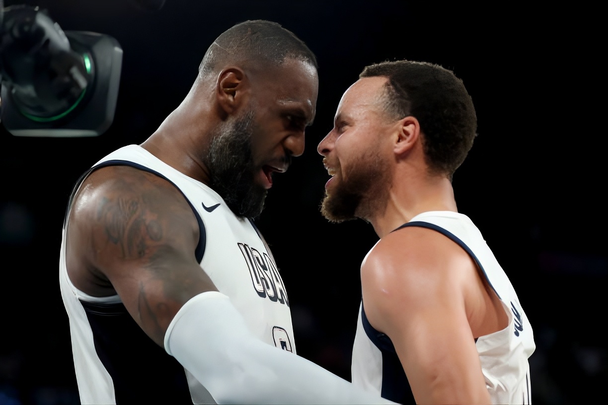 LeBron James #6 and Stephen Curry #4 United States celebrate after their team's win against Team Serbia during a Men's basketball semifinals match in PARIS, FRANCE on August 28, 2024 at 1:47 PM. Photo: Gregory Shamus/Getty Images