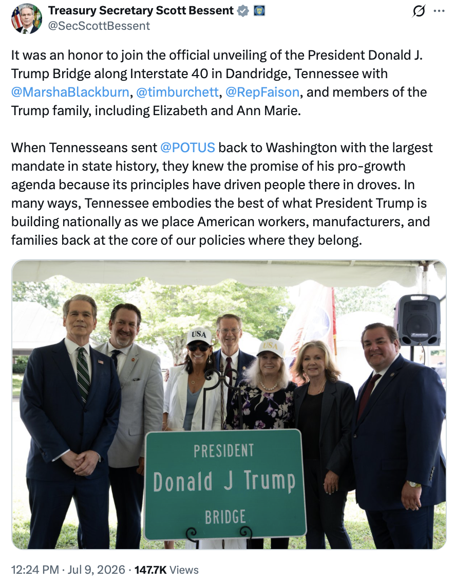 President Donald J. Trump and a group of officials posed at Dandridge, Tennessee on 08/04/2026.