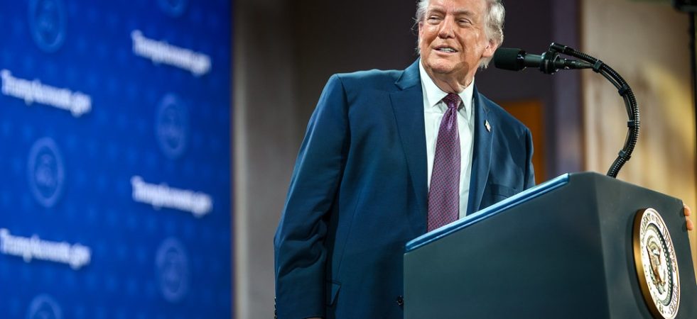 Trump Urges Kentucky Republicans to Flood Early Voting Polls