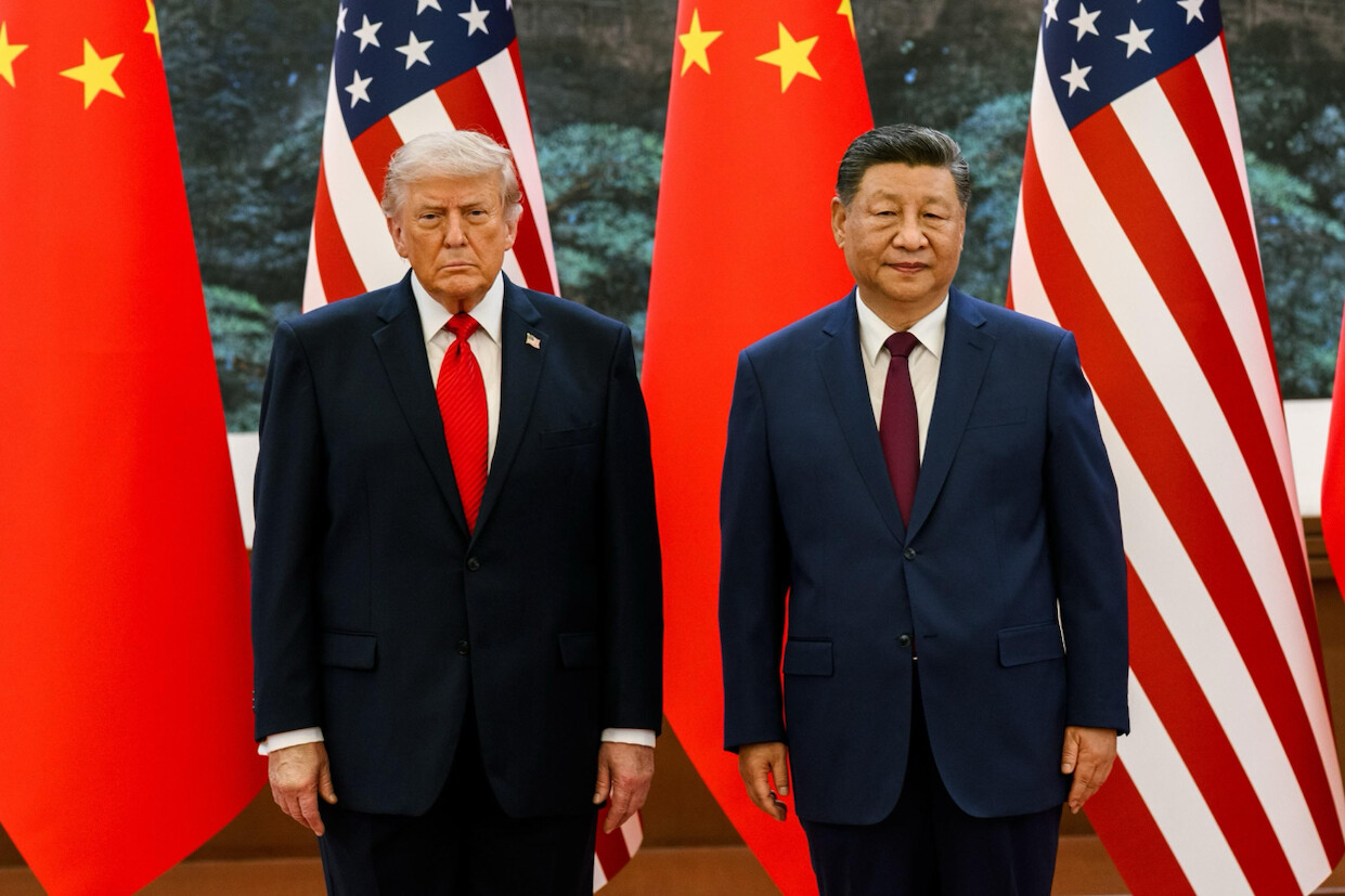 Trump Posts Image of Two Men Before U.S. and Chinese Flags